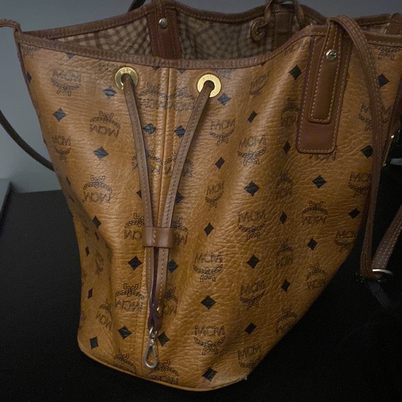 MCM reversible bag - Picture 12 of 13